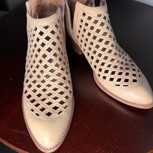 Jeffrey Campbell cut out booties size 9